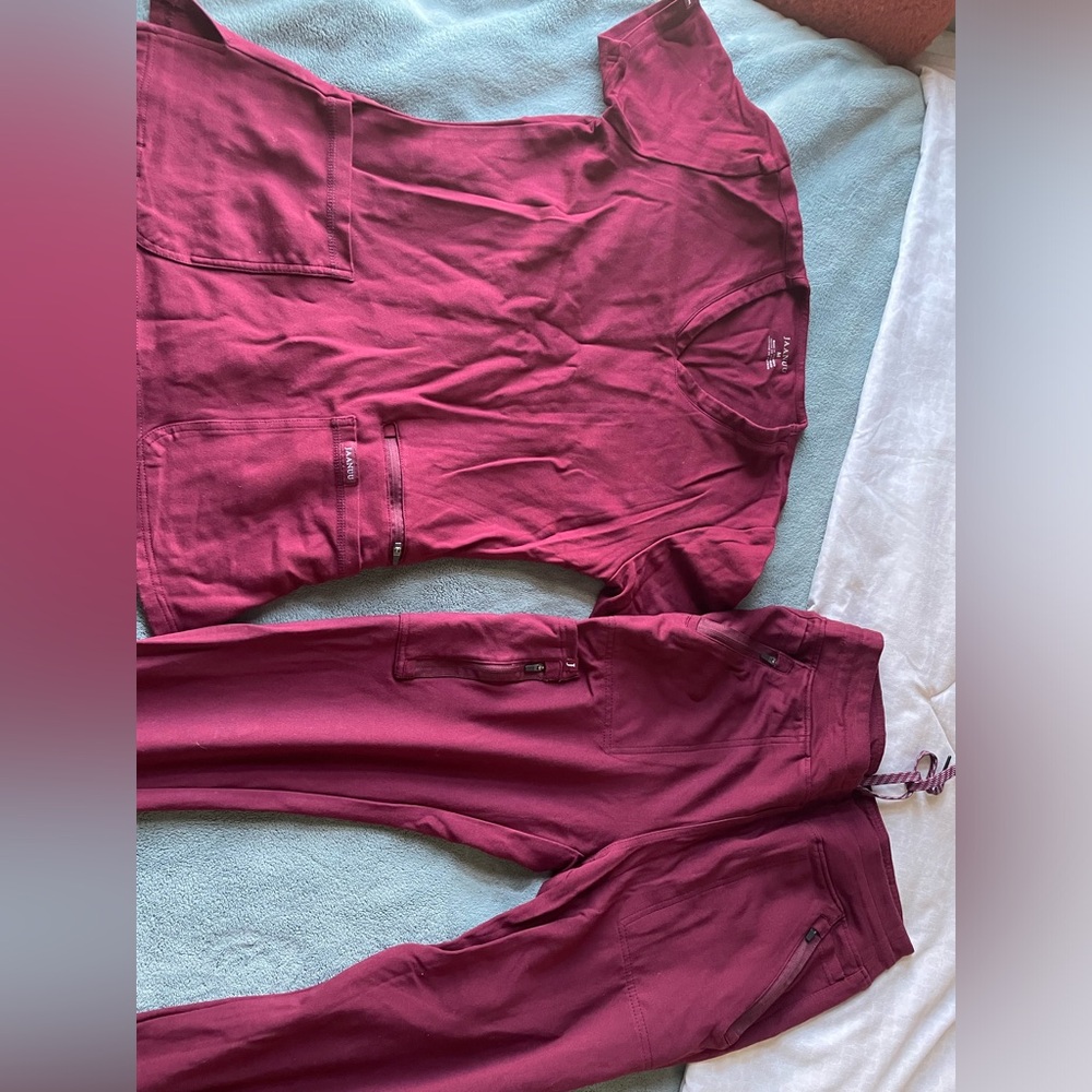 Jaanuu scrub set in Maroon- Top M and Pants M tall